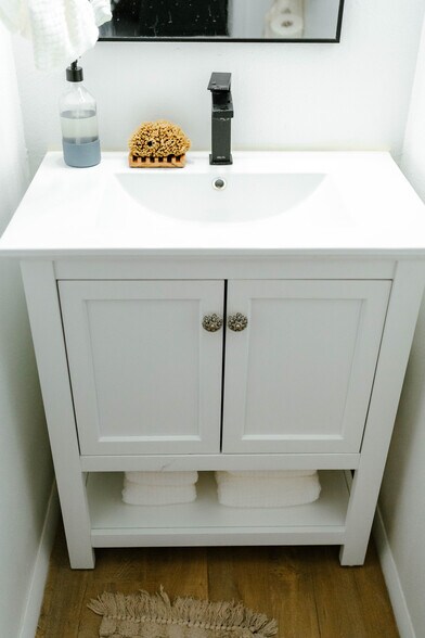 Building Photo - 711 S Phillips Ave