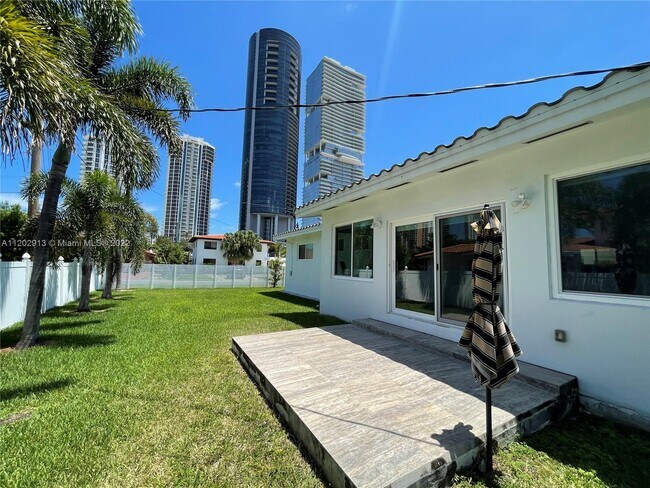 Building Photo - 201 186th St