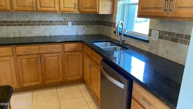 Building Photo - 2125 Emerald Ct