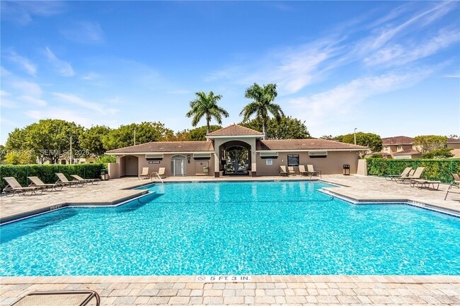 Building Photo - 2301 SE 24th Ct