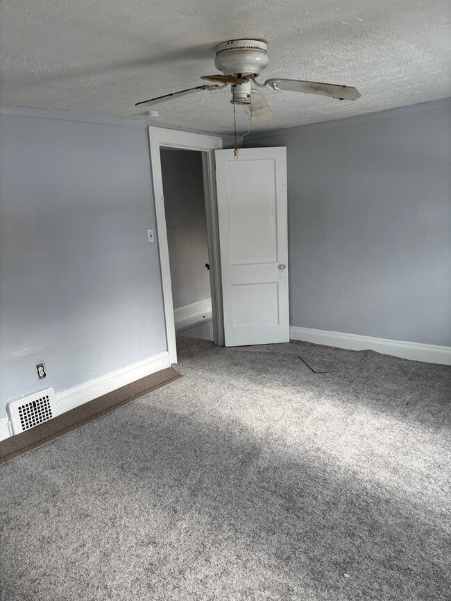 Building Photo - 2bd Single Cash Pay/Section 8