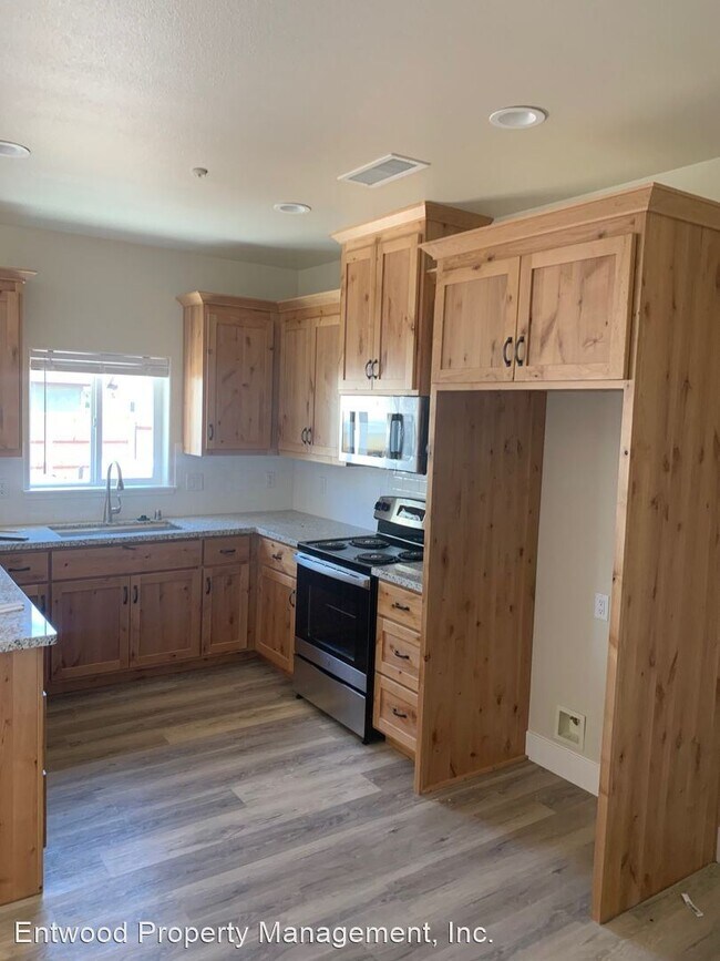 Building Photo - 2 br, 1 bath House - 832 W. 11th Avenue