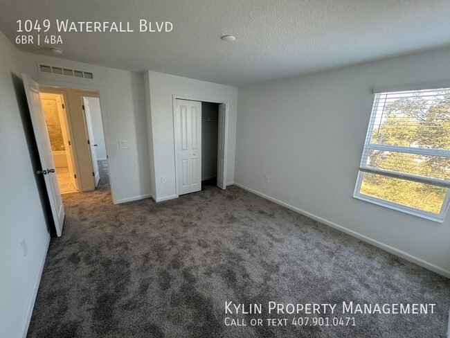 Building Photo - 1049 Waterfall Blvd