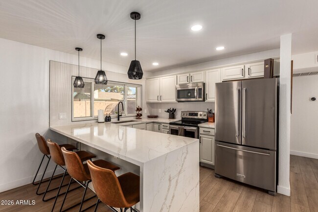 Building Photo - 4138 W Dahlia Dr