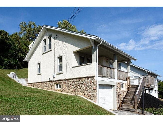 Building Photo - 374 Dehaven St