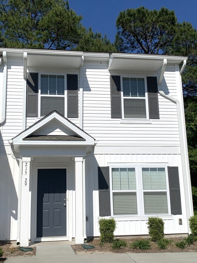 Building Photo - 215 Banbury Ln