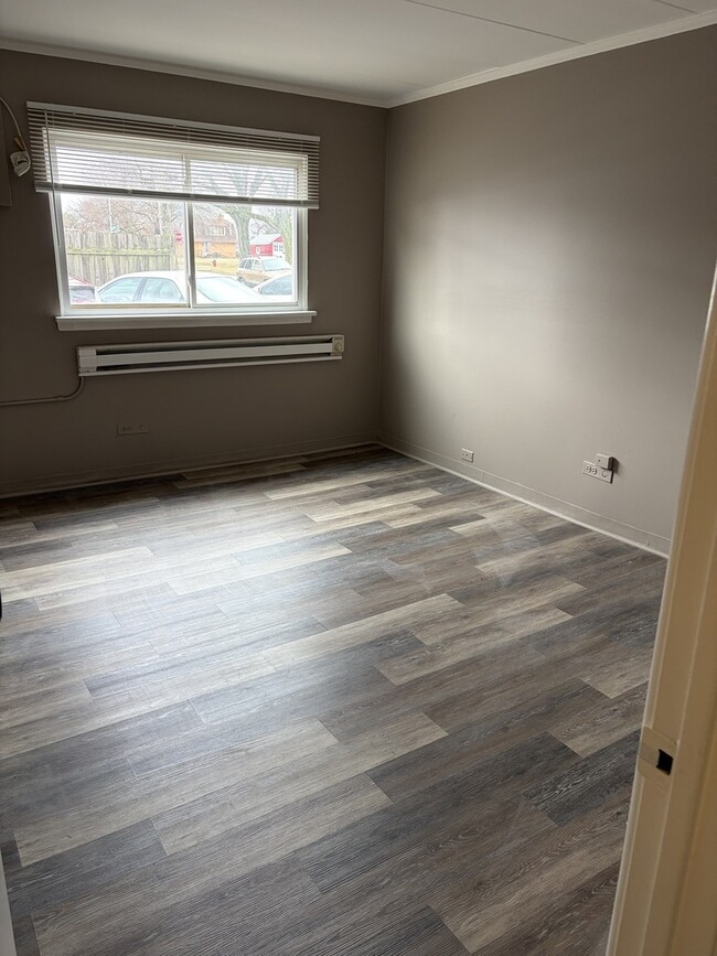 Building Photo - 9533 Mansfield Ave