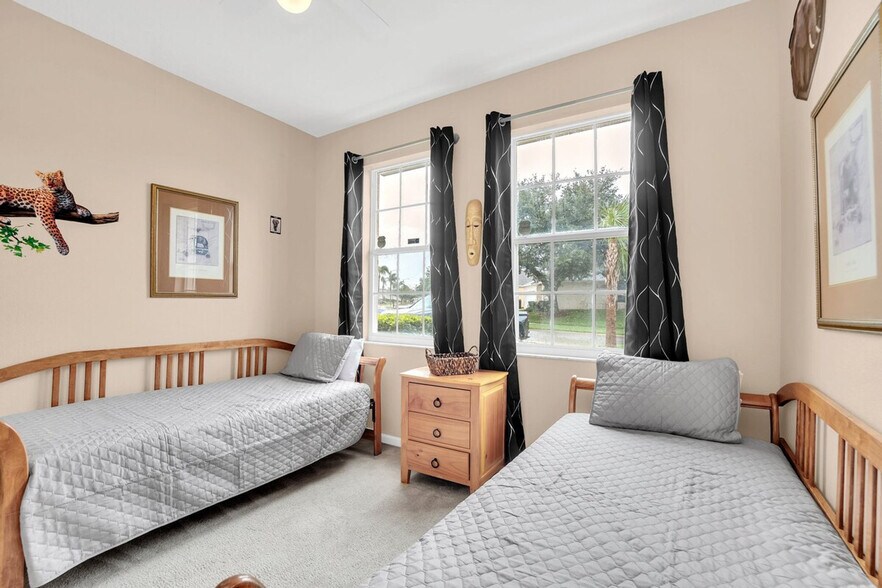 Building Photo - 8144 Fan Palm Way