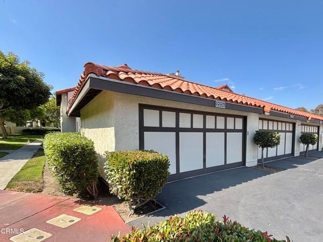 Building Photo - 2231 Martinique Ln