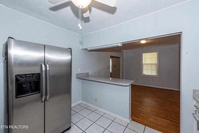 Building Photo - Maryville 37804 - 2 bedroom, 1 bath home w...