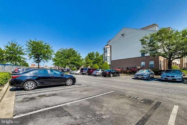 Building Photo - 8911 Town Center Cir