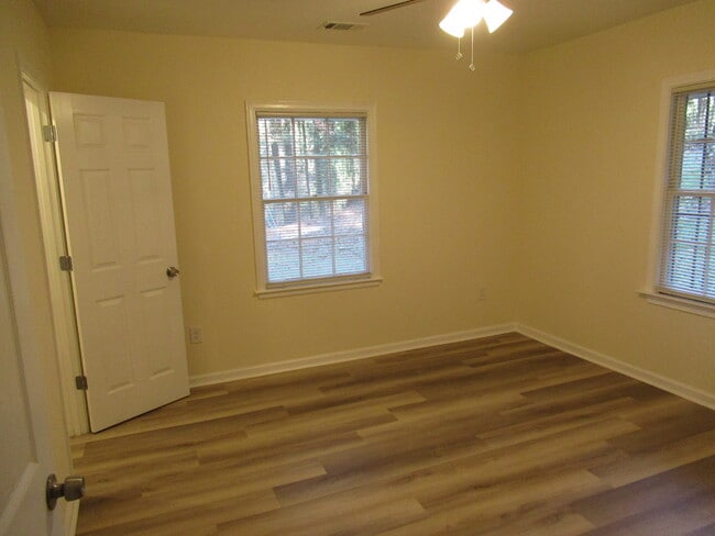 Building Photo - 2032 Rector Dr SW