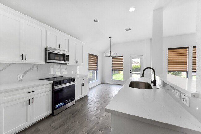 Building Photo - 13021 Castlewind Ln