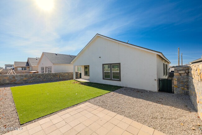 Building Photo - 1040 Indigo Sky St