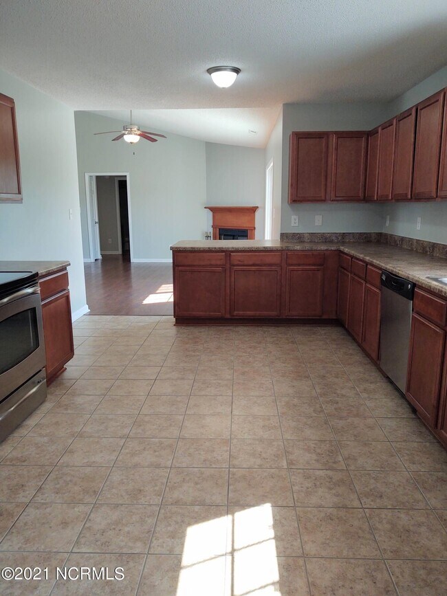 Building Photo - 200 Bobwhite Rd