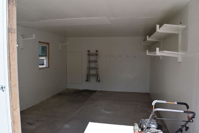 Building Photo - 2412 Sunset Dr