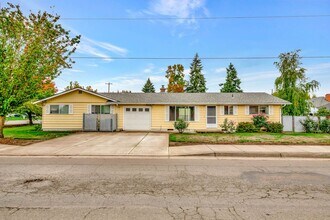 Building Photo - Savage / Ellis Duplex
