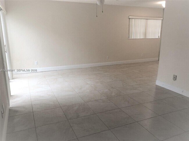 Building Photo - 15820 SW 91st Ct