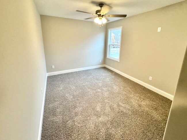 Building Photo - RosalieWoods572