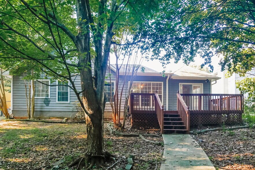 Building Photo - 6857 Robinwood Trail