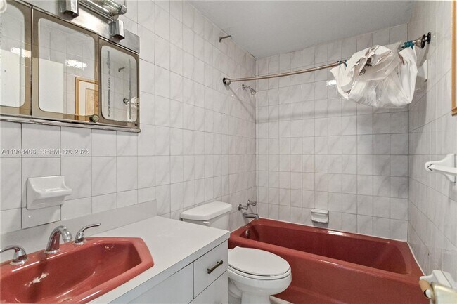 Building Photo - 3521 NW 18th Pl