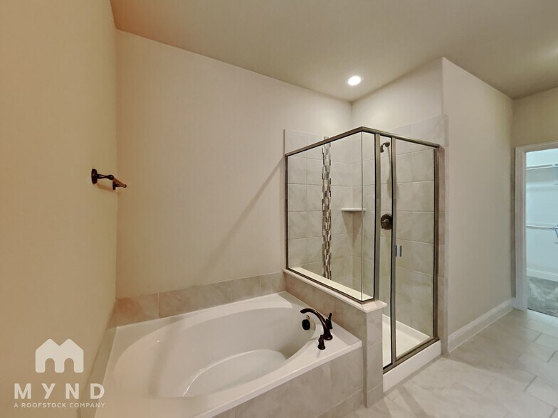 Building Photo - 4144 Riverside Dr