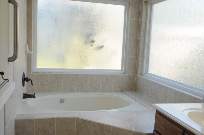 Building Photo - 8639 Sparkling Springs Dr