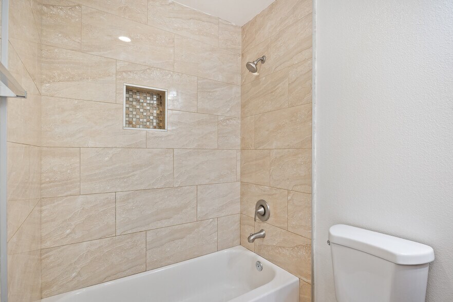 Building Photo - 3910 San Carlos Way