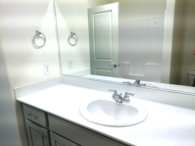 Building Photo - Rush Ave