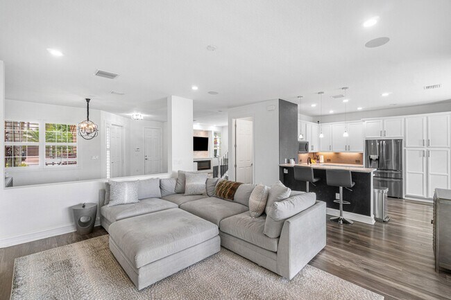 Building Photo - 8300 Calabria Lakes Drive