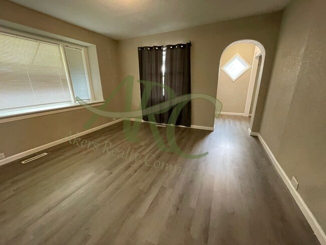 Building Photo - 1640 E Orman Ave