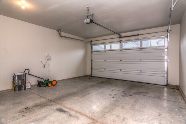 Building Photo - 61577 SE Alstrup Rd