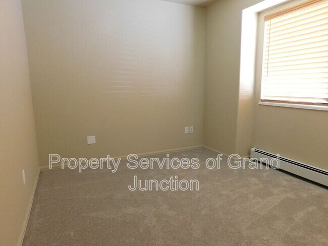 Building Photo - 1213 E Carolina Ave