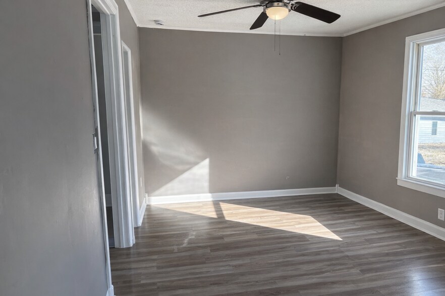 Building Photo - 427 Pleasant Ave