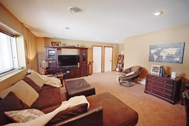 Building Photo - Fantastic 4 Bedroom 2 Bath House For Rent in Sartell - Sartell Schools