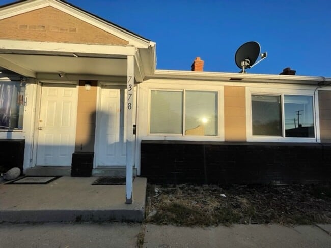 Primary Photo - FREE SEPTEMBER RENT! 1-Bedroom Apartment i...