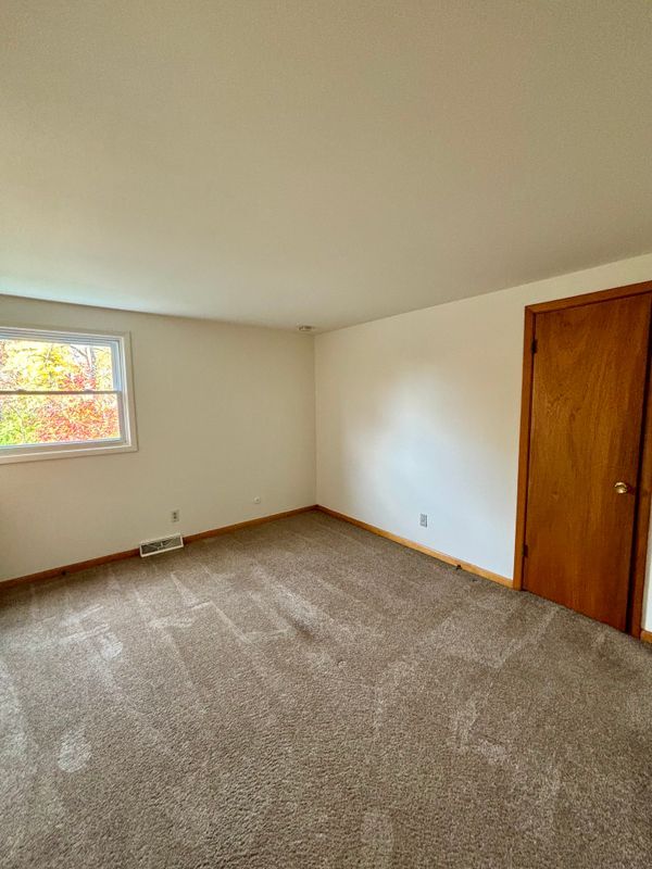 Building Photo - 50 School St