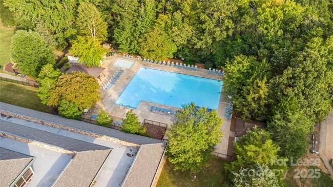 Building Photo - 2523 Grantham Place Dr