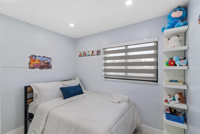 Building Photo - 830 SW 93rd Ave