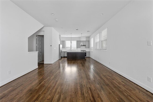 Building Photo - 2737 Clinton Dr