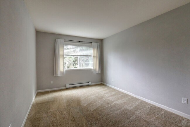 Building Photo - Spacious 1bd, 1ba Condo Available in Perfect Mercer Island Location!