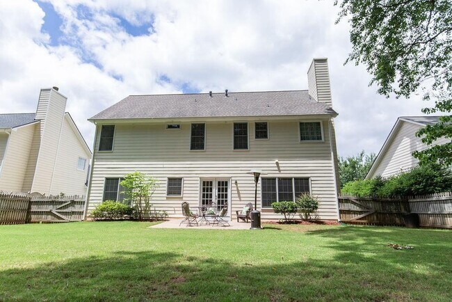Building Photo - 3360 Shallowford Green Dr