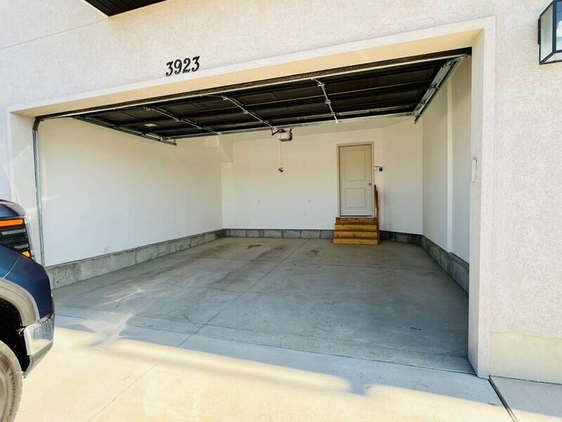 Building Photo - 3923 S White Ash Dr
