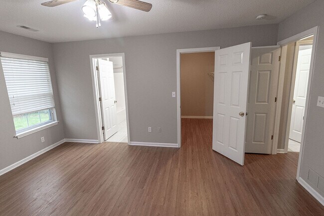 Building Photo - 4700 Fenimore Dr