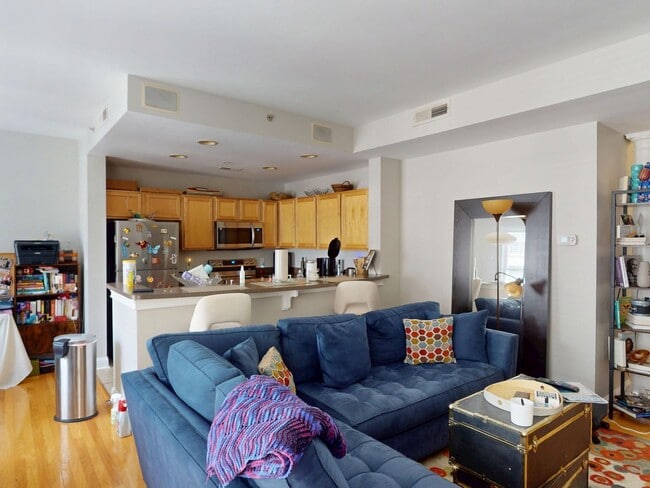 Building Photo - Gateway Plaza in Center City Condo with La...