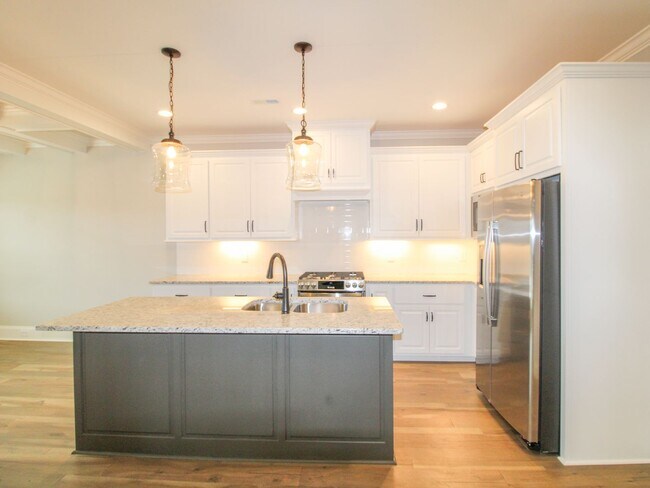 Building Photo - Beautiful two story home at Whispering Pines!