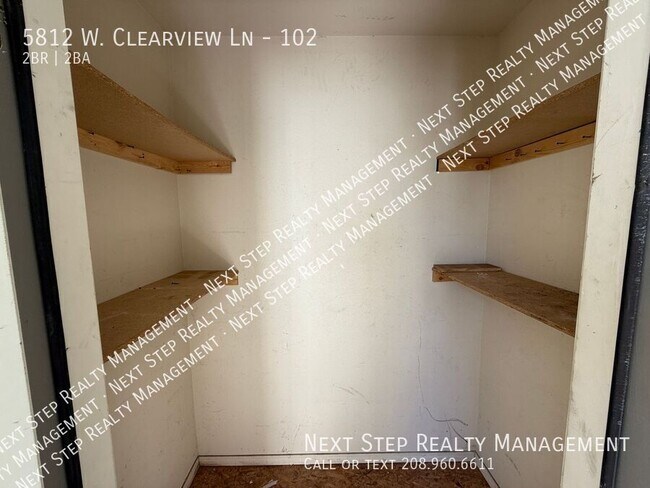 Building Photo - 5812 W Clearview Ln