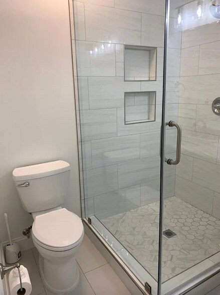 Building Photo - 864 Shadowridge Dr SE