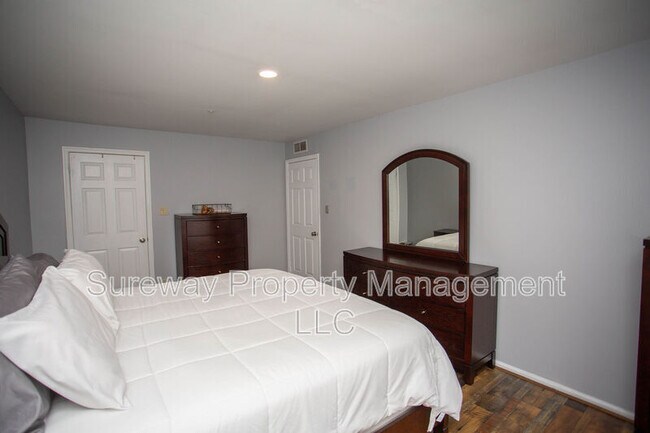 Building Photo - 4208 Aberdeen Ln