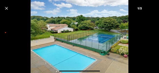 Building Photo - 964 Great Hill Dr